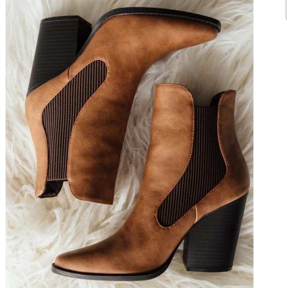 🚨ON SALE🚨//The Tobin// Cognac boots - Picture 2 of 8